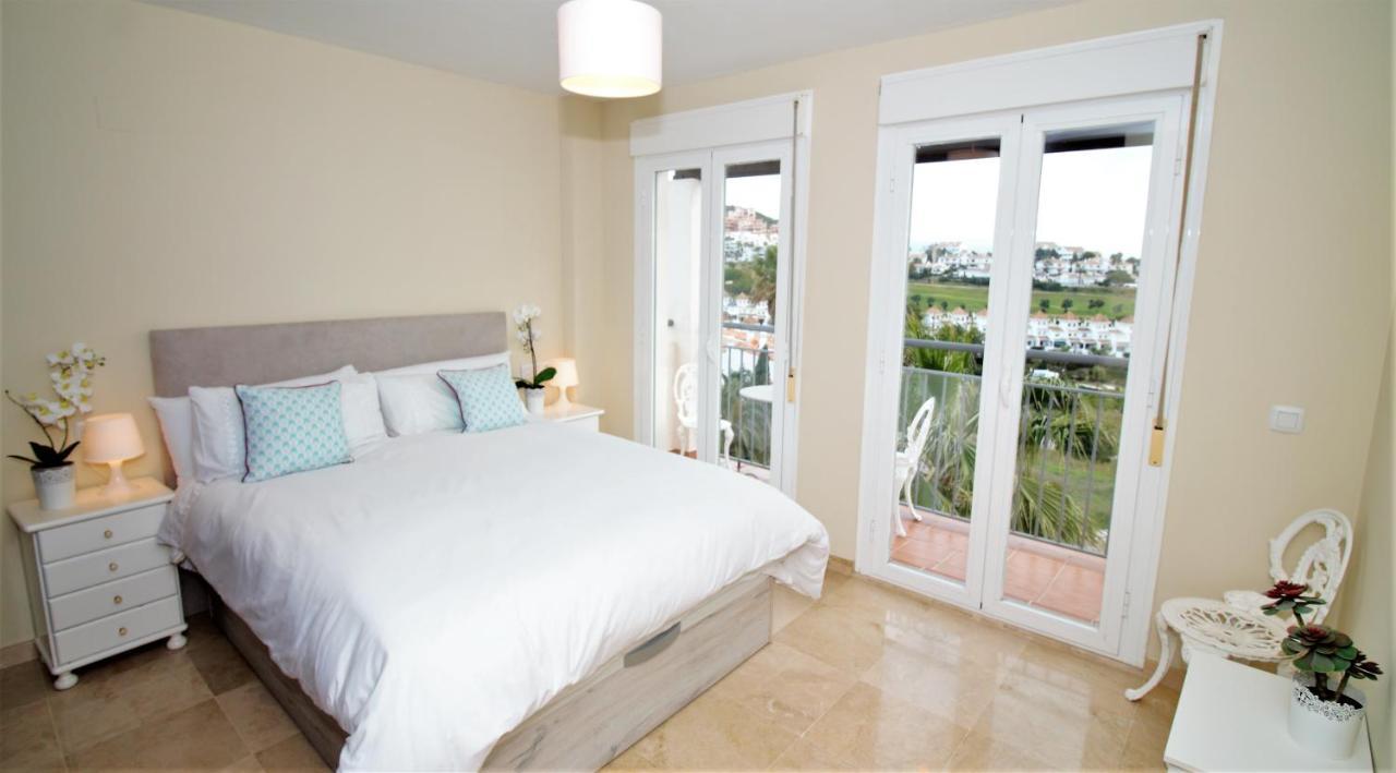 Villa Rosa Luxury Private Large Villa To Rent مانيلفا المظهر الخارجي الصورة
